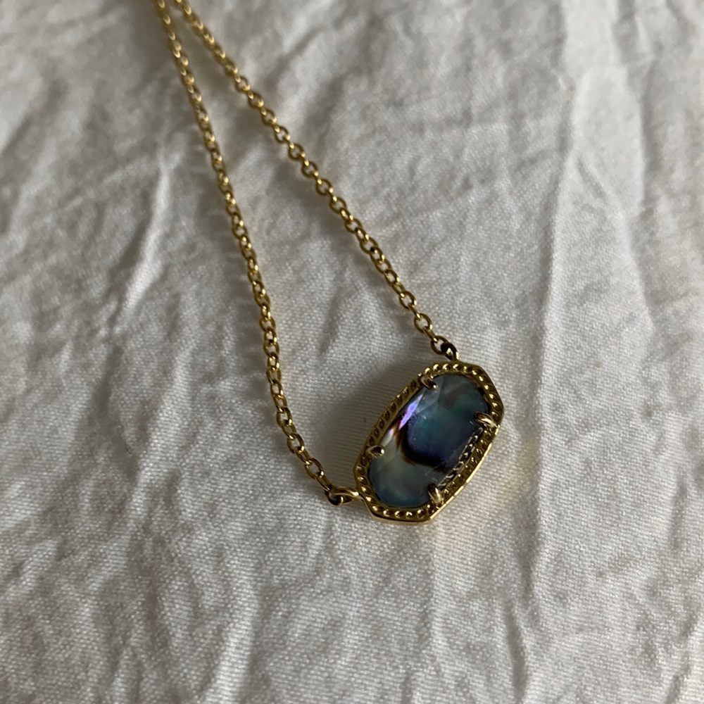 Kendra Scott necklace